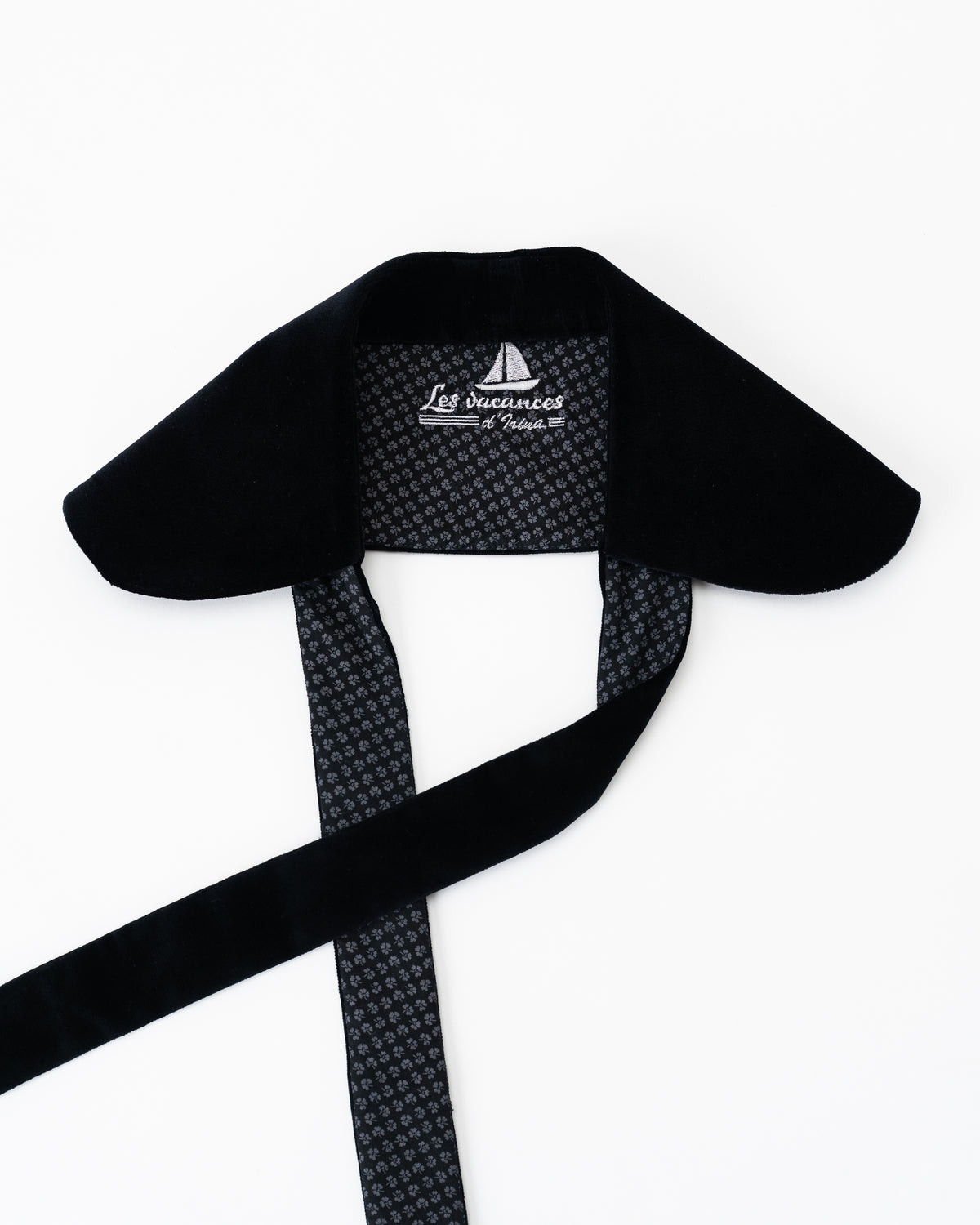 Noir Velvet Collar
